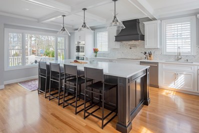 From cluttered to contemporary: A first-floor renovation in Burlington, MA